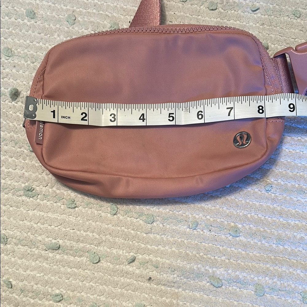lululemon athletica Dusty Rose Crossbody Belt Bag - Picture 6 of 7